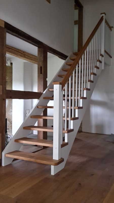 Gerade Treppe mit Podest