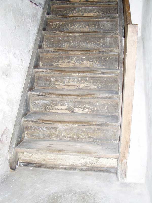 Geschlossene Treppe aus Eiche